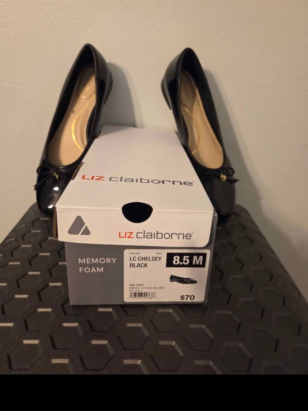 Liz Claiborne Black Patent Bow Memory Foam Flats